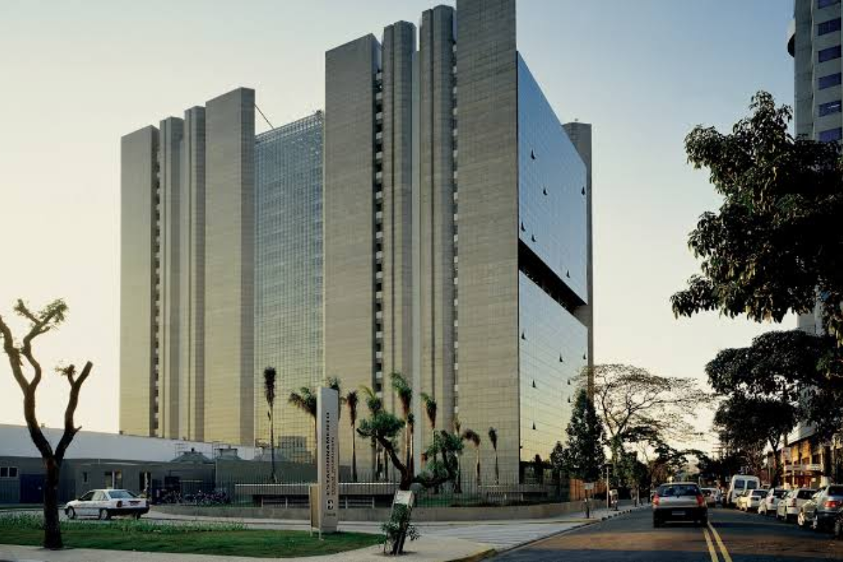 Justiça suspende desconto em aposentadoria de idosa com câncer