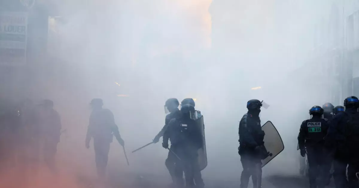 Protesto estudantil bloqueia entrada do Museu do Louvre em Paris