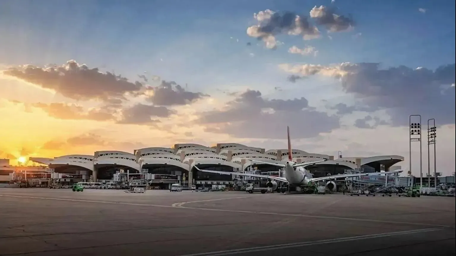 Aeroporto de Riade segue fechado após ataques atribuídos aos houthis
