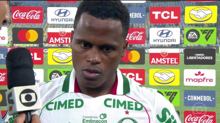 Arias rebate vaias da torcida do Fluminense após vitória do Palmeiras