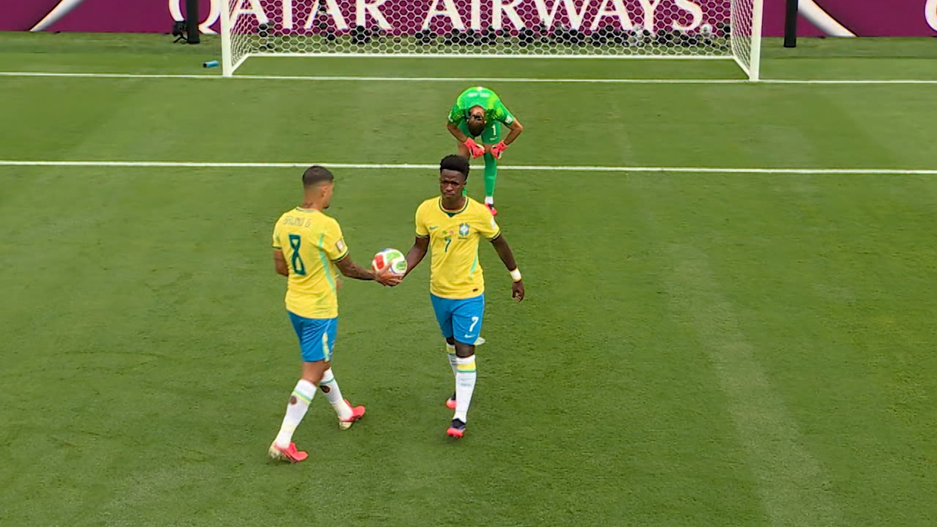 Vini Jr. explica conversa sobre pênalti na vitória da Seleção