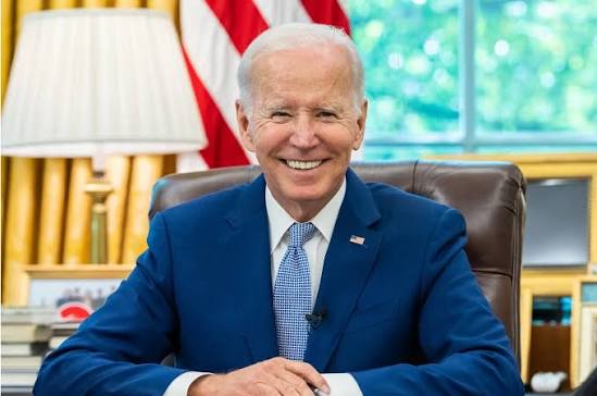 Ex-presidente Joe Biden publica artigo sobre o futuro da democracia