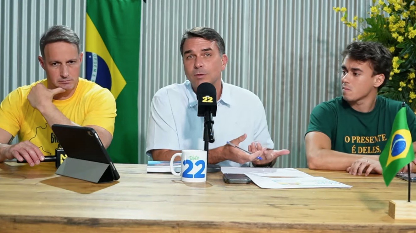 Flávio Bolsonaro defende pena mínima de oito anos para roubo de celulares