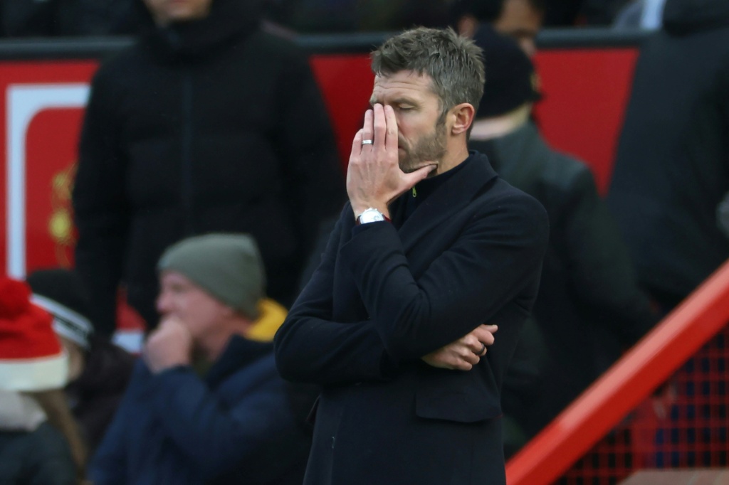 Manchester United decide manter Michael Carrick no comando técnico