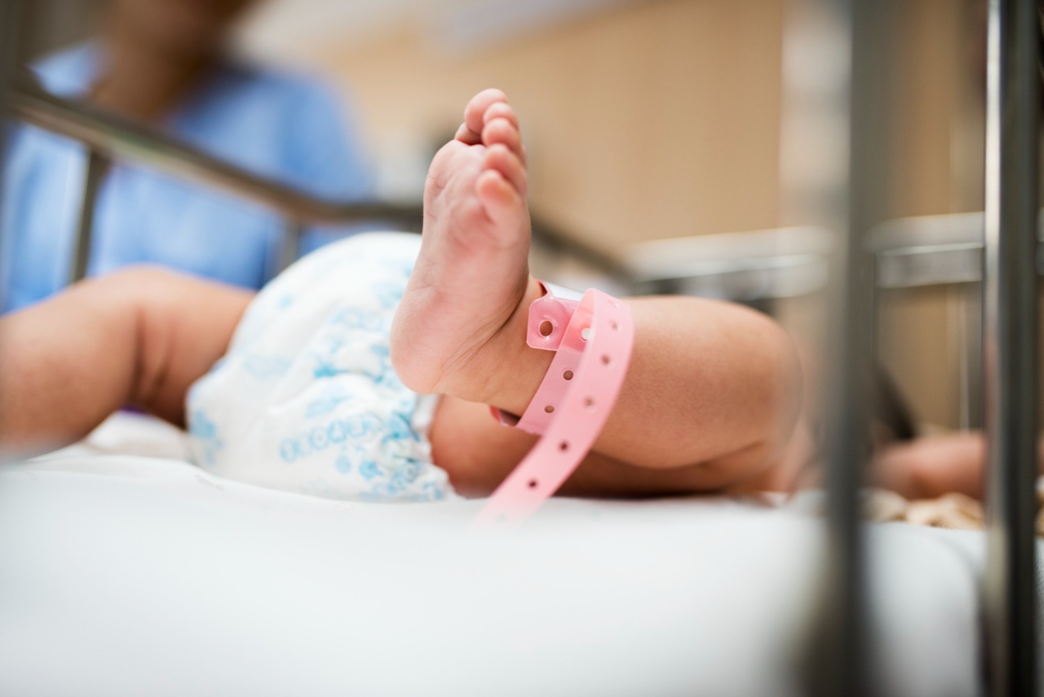 Mãe percebe alteração visual na filha e cria projeto de conscientização
