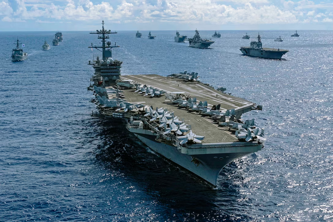 Porta-aviões USS Abraham Lincoln retorna aos EUA após 321 dias