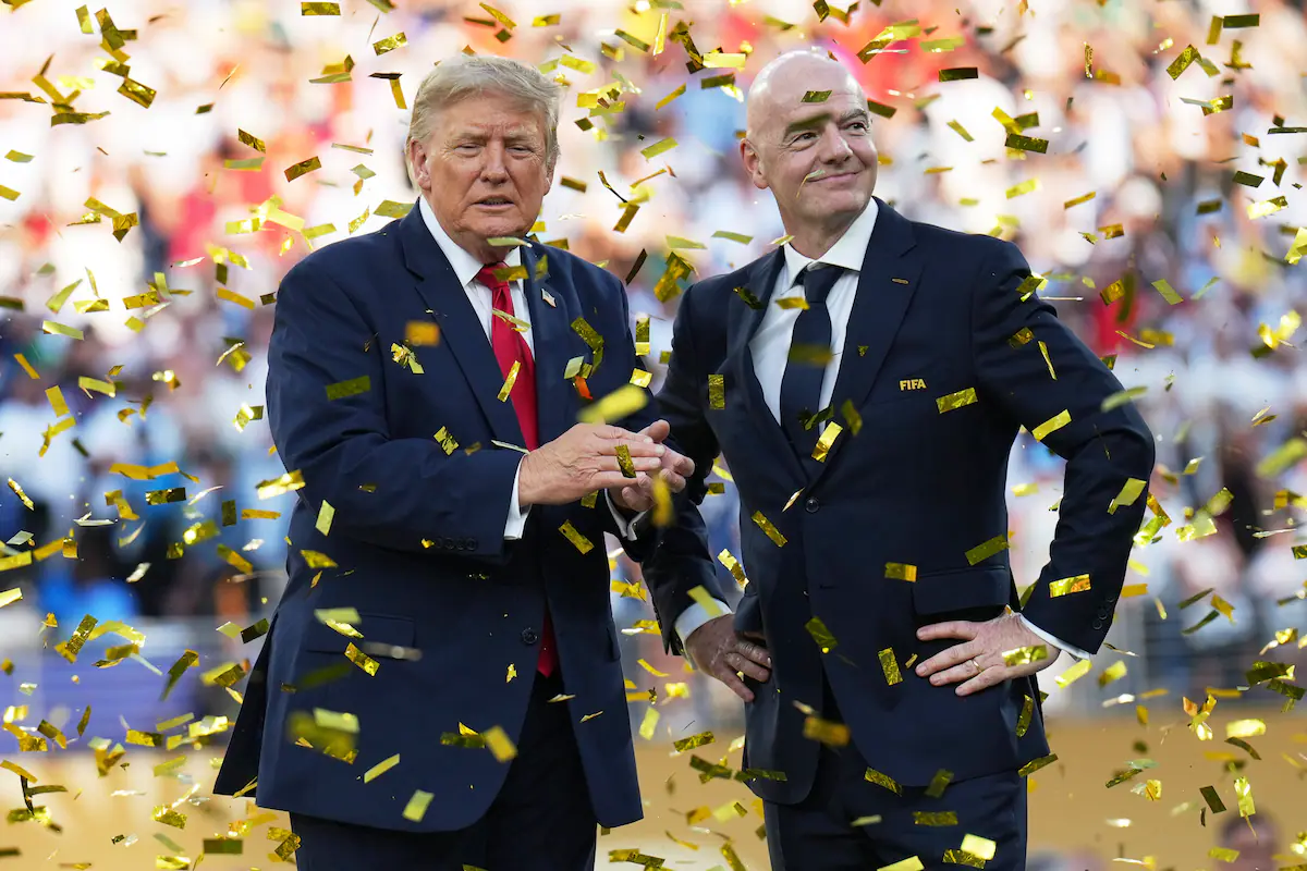 Acordo da FIFA e valorização do dólar geram debates na economia global