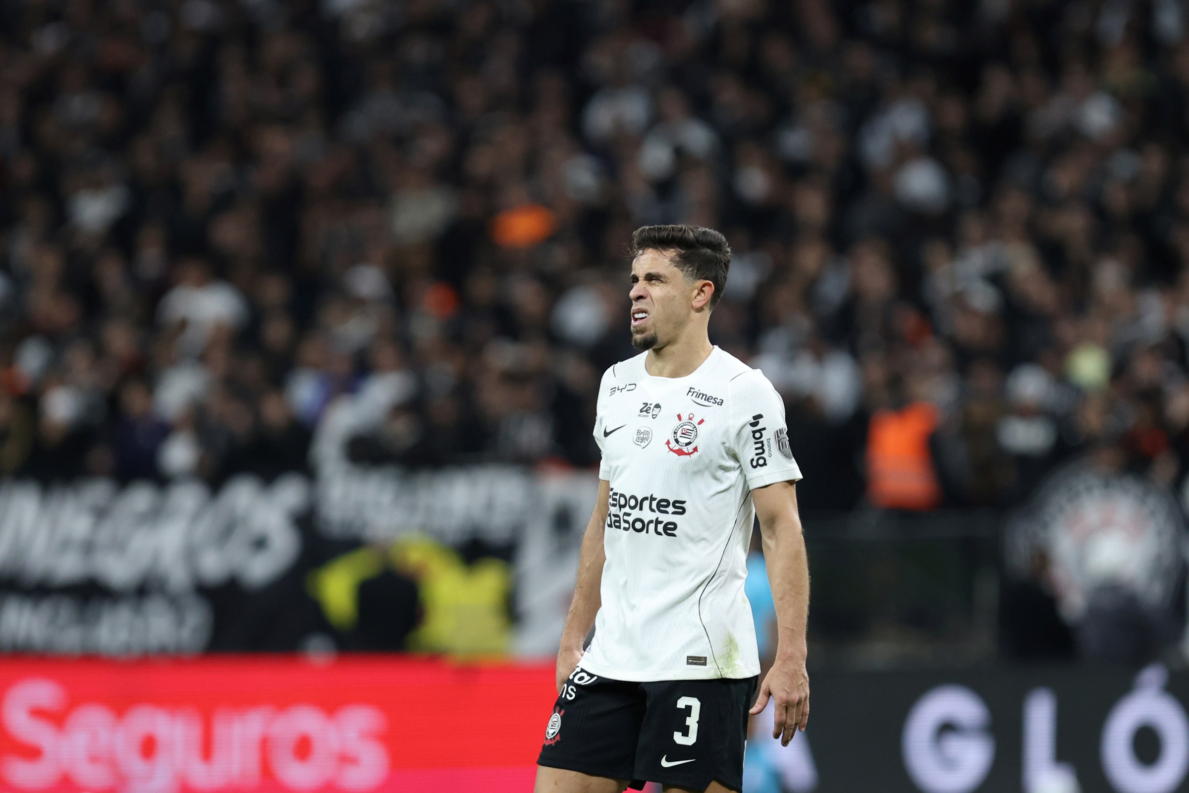 Gabriel Paulista desabafa e critica diretoria do Corinthians após derrota