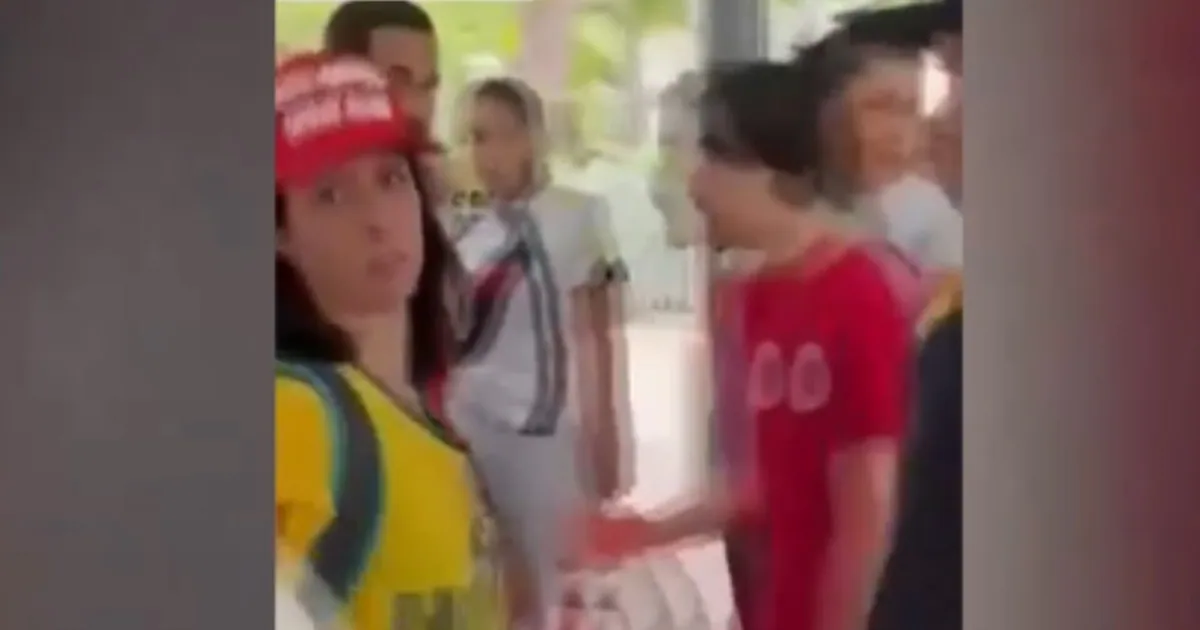 Eleitora é filmada fazendo saudação nazista após votar no Rio de Janeiro