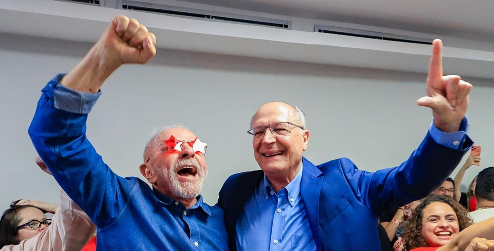 Lula se reúne com assessores e ministro da Defesa após reeleição