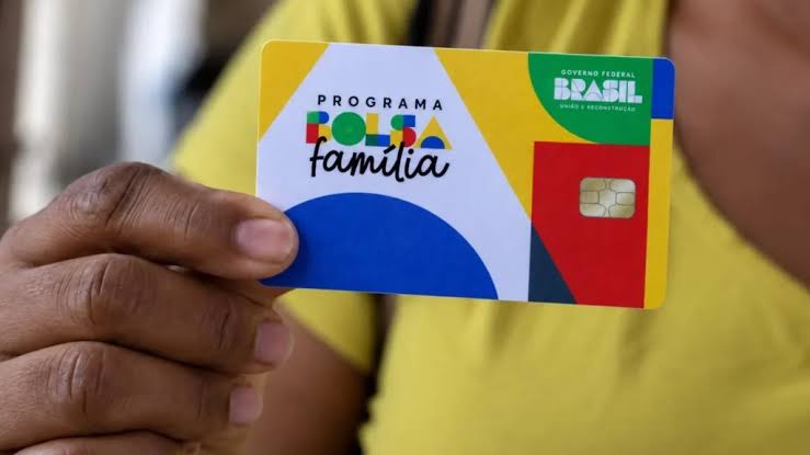Bolsa Família inicia pagamentos de outubro com reajuste de 15%