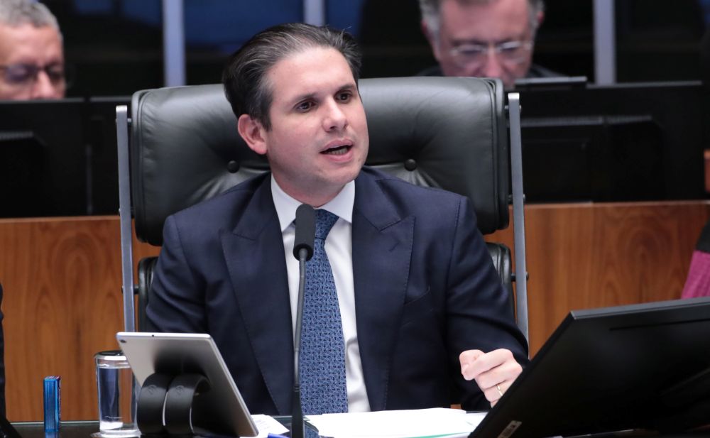 Bloco do centrão declara apoio à reeleição de Hugo Motta na Câmara