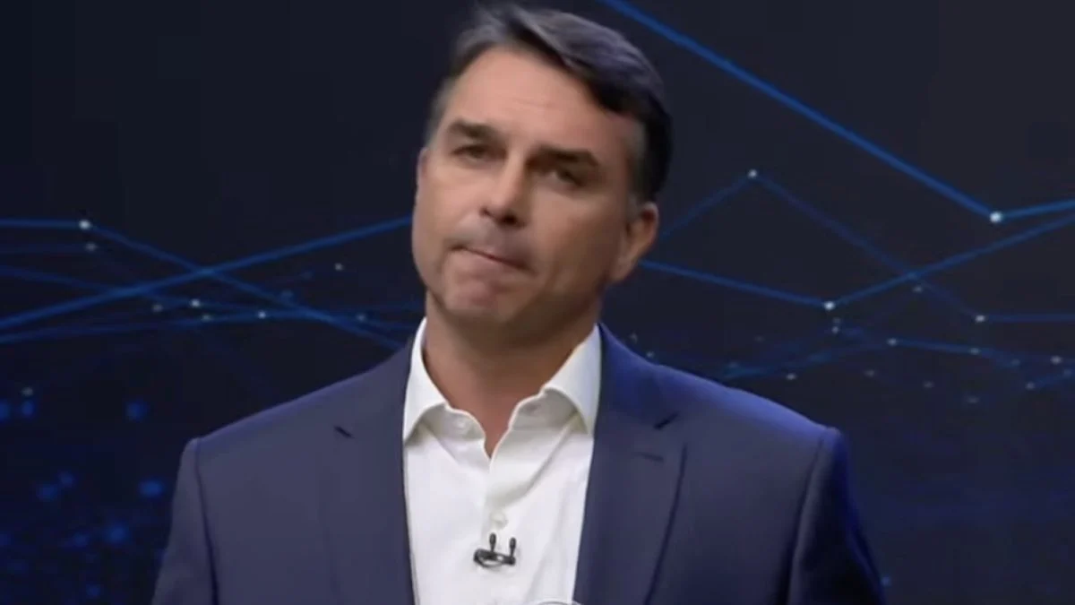 Flávio Bolsonaro defende classificar PCC e CV como terroristas em debate