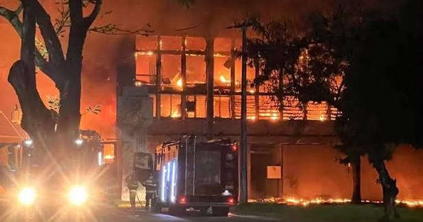 Incêndio destrói laboratórios na UFPE e causa prejuízo de R$ 100 milhões
