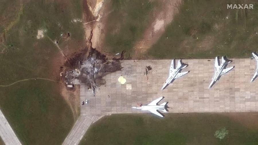 Ataque ucraniano atinge base aérea russa e danifica caças