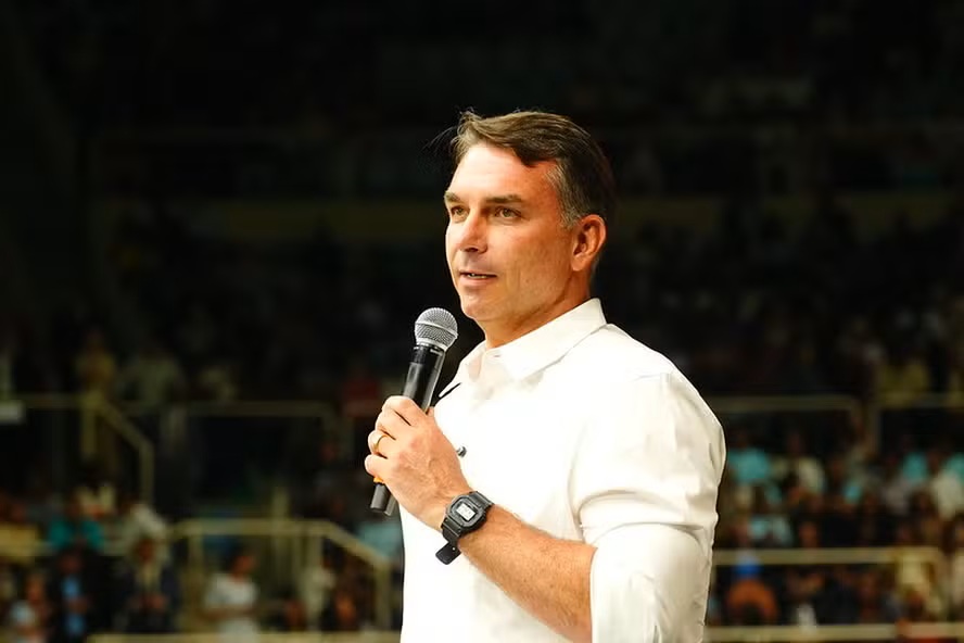 TSE atribui falha técnica a programa de Flávio Bolsonaro sem som