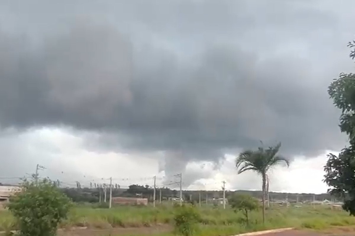 Inmet emite alerta de tempestades e ventos fortes em quatro estados