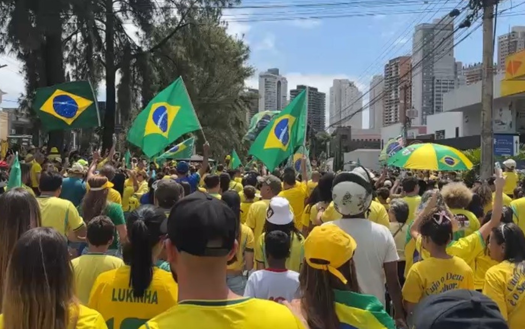 Ato pró-Flávio Bolsonaro mobiliza apoiadores em Goiânia