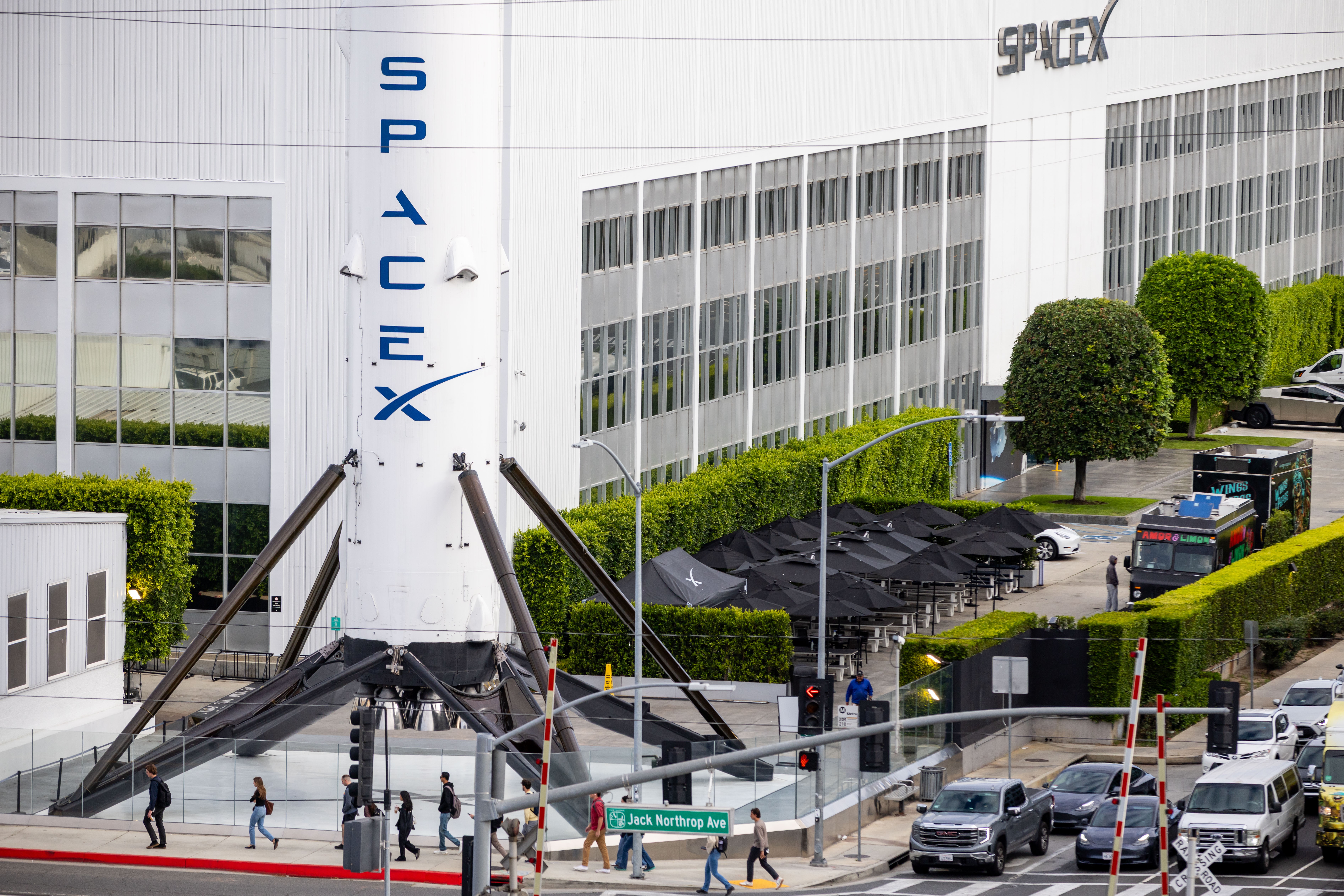 Elon Musk promete doar ações da SpaceX para crianças nos EUA