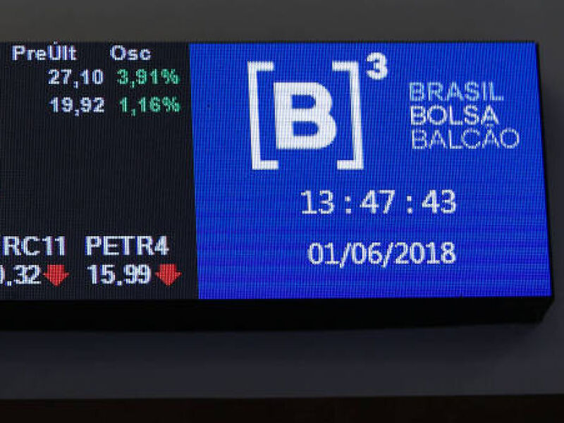 Ibovespa registra queda firme pressionado por juros nos EUA e cenário eleitoral