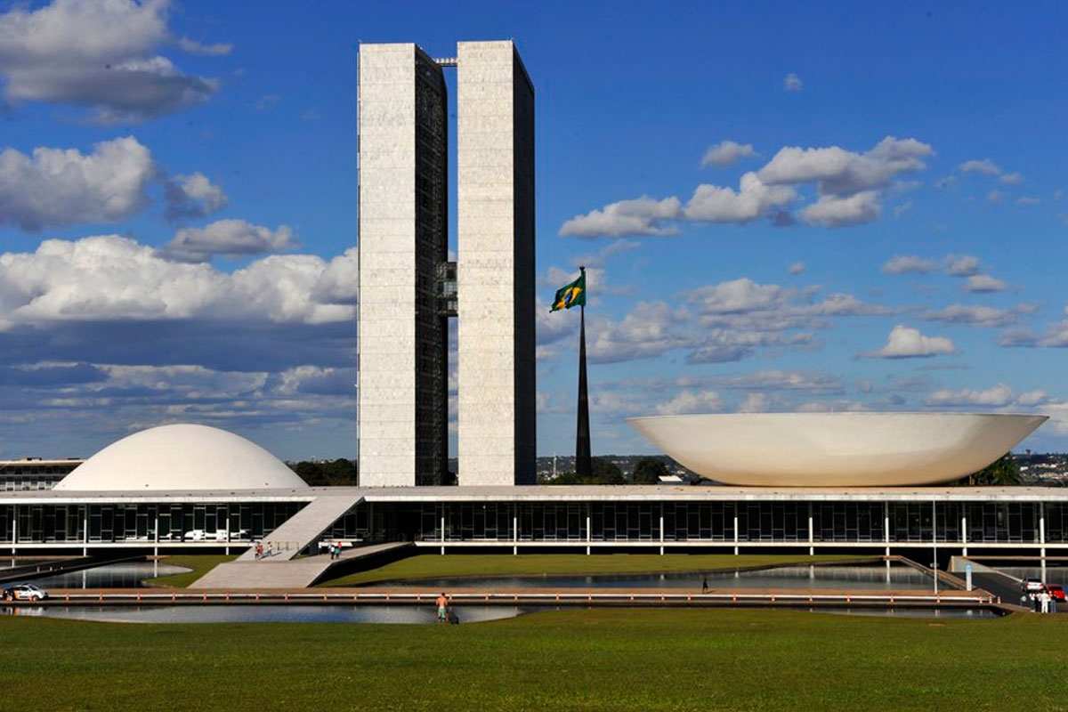 Salários de deputados e o cenário geopolítico global