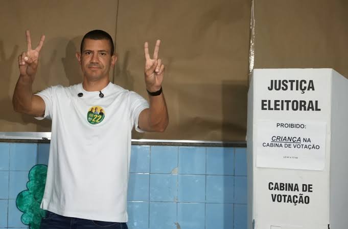 Douglas Ruas assume governo do Rio sob investigação do Ministério Público