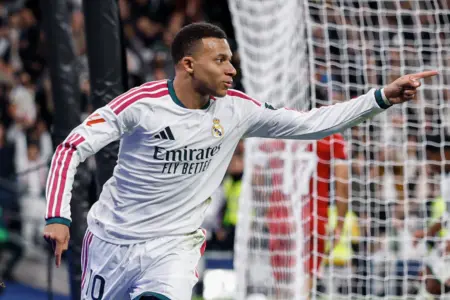 Real Madrid vence o Sevilla por 4 a 1 com brilho de Mbappé no Bernabéu