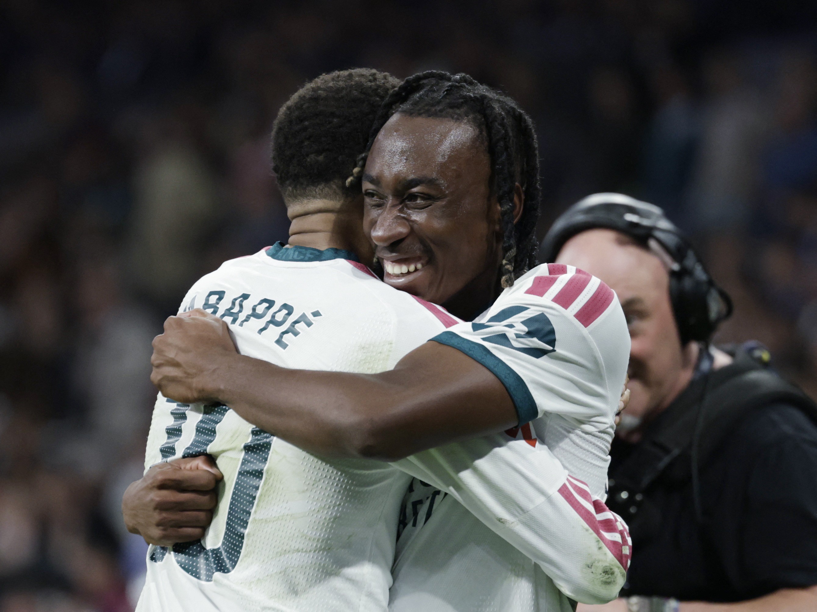 Yan Diomande brilha no Real Madrid e aumenta disputa com Vini Jr.