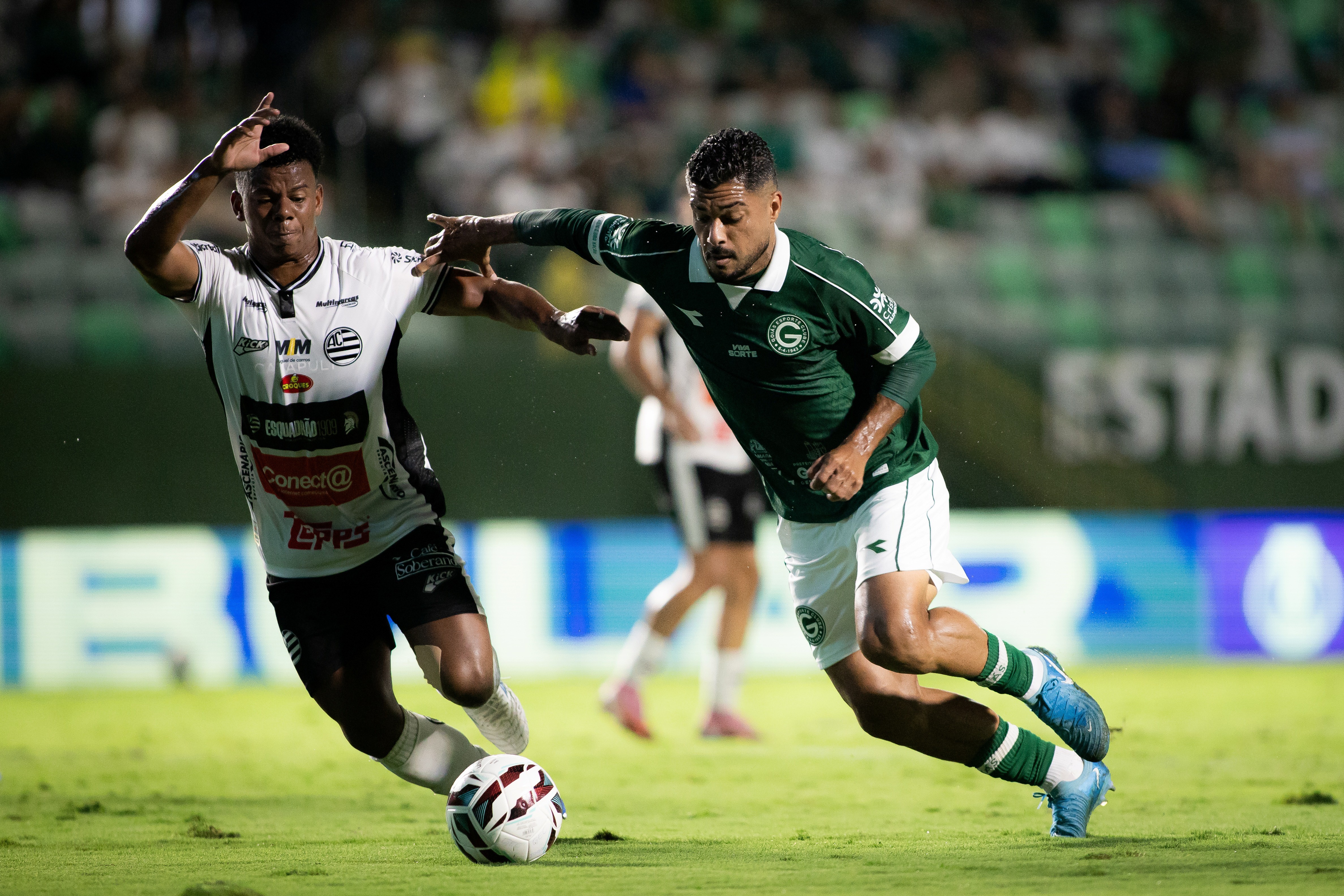 Goiás vence o Athletic por 2 a 1 com gol nos acréscimos na Série B