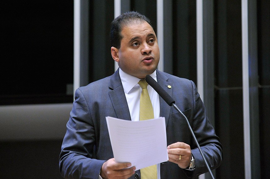 Polícia Federal investiga vazamento de foto de Weverton Rocha