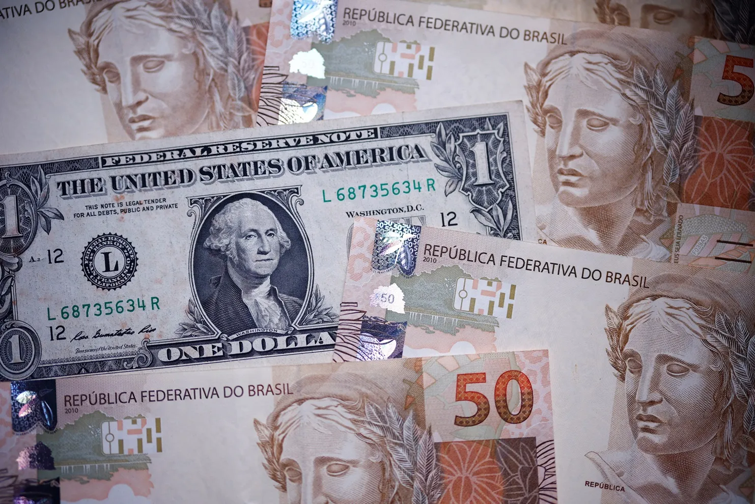Dólar dispara e ultrapassa R$ 5,40 após reeleição de Lula