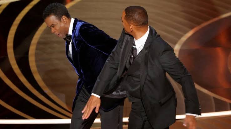 Bailarino de reality show é suspenso após piada sobre tapa de Will Smith