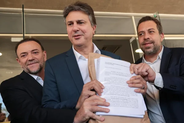Campanha de Lula entrega documentos ao TSE e gera reação de investigada