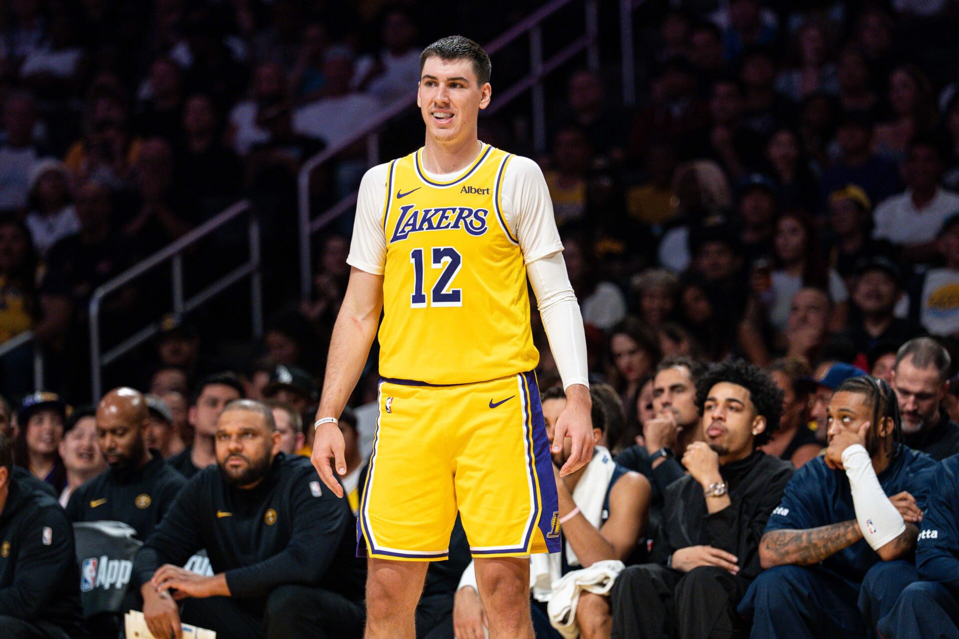 Lakers vencem os Clippers em partida marcada por desfalques