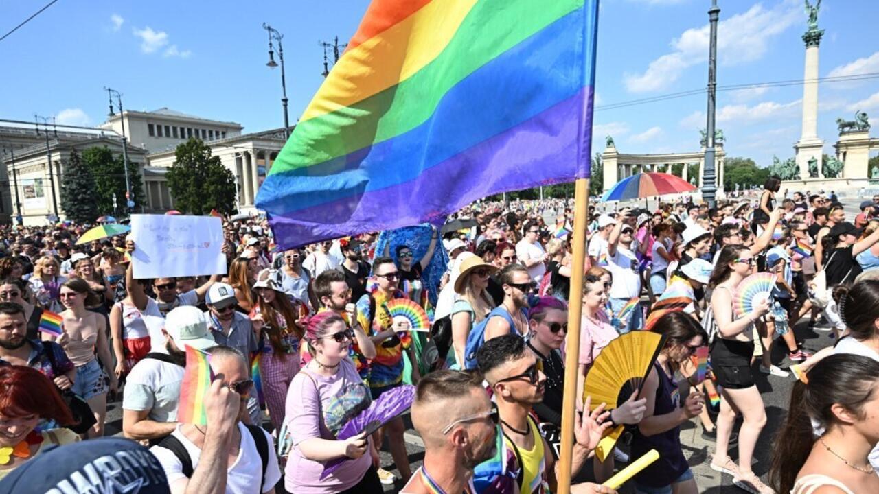 Parlamento da Hungria revoga leis anti-LGBTQIA+ da era Orbán