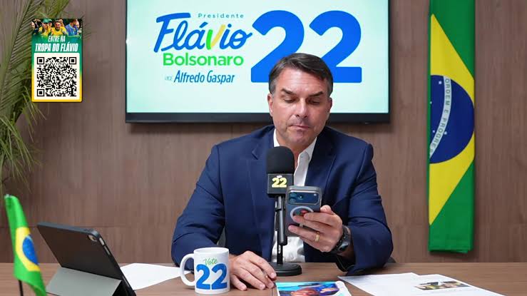 Candidato Flávio Bolsonaro promete obras contra cheias no RS