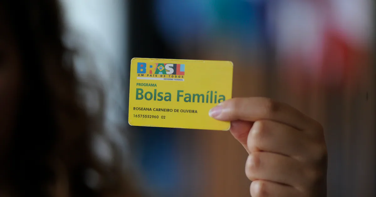 Governo antecipa Bolsa Família com reajuste de 15% para outubro