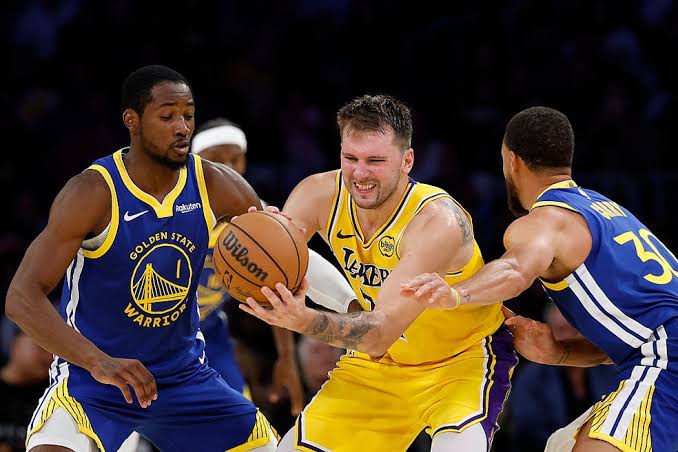 Golden State Warriors estreia na temporada com derrota para os Lakers