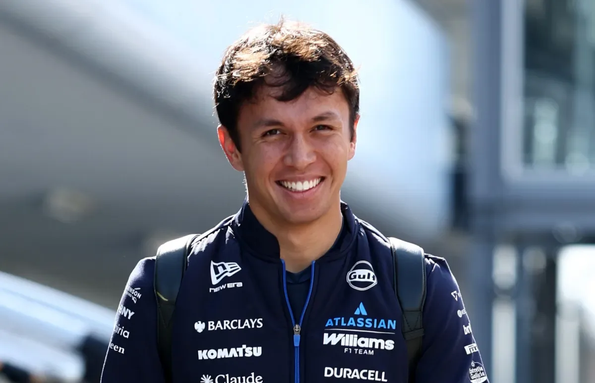 Albon rebate críticas de Alonso após colisão na Fórmula 1