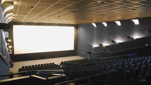 Diretor Lee Chang-dong roda novo longa e cinemas ganham novidades