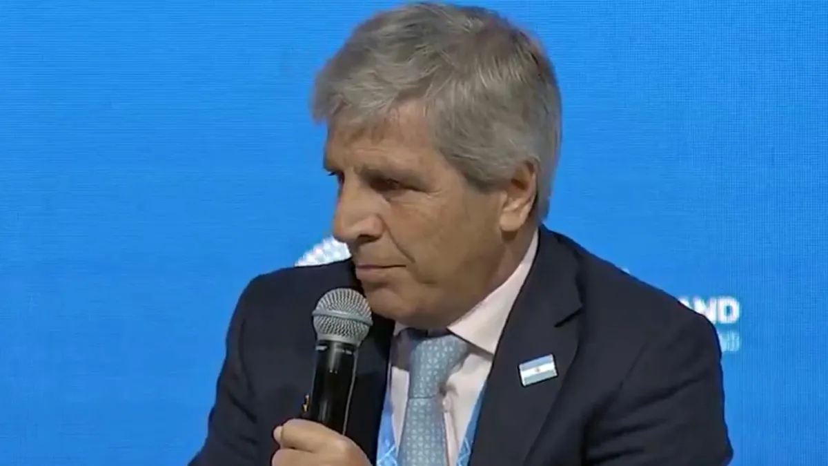 Ministro diz que Argentina tem excedente de dólares, enquanto laboratório paralisa