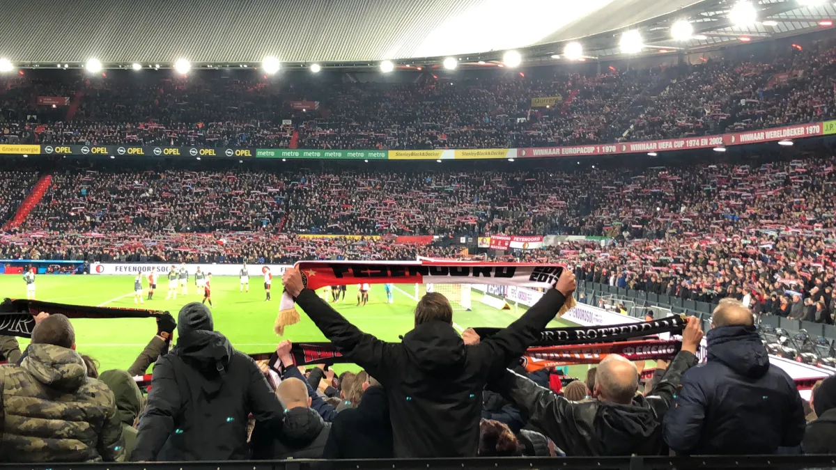 Feyenoord vence o Telstar em partida movimentada pela Eredivisie