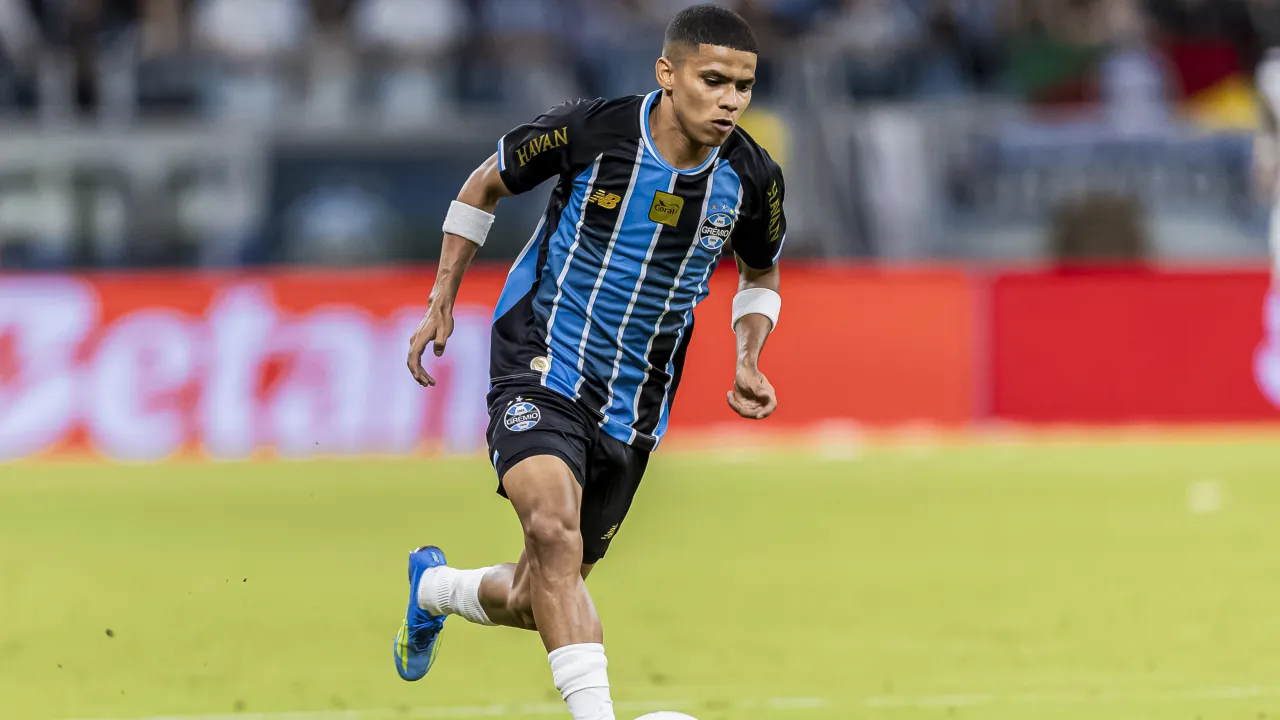Atacante do Grêmio perde R$ 22,5 mil em golpe do falso Luís Castro